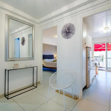 Appartement avec clim et terrasse Appartement